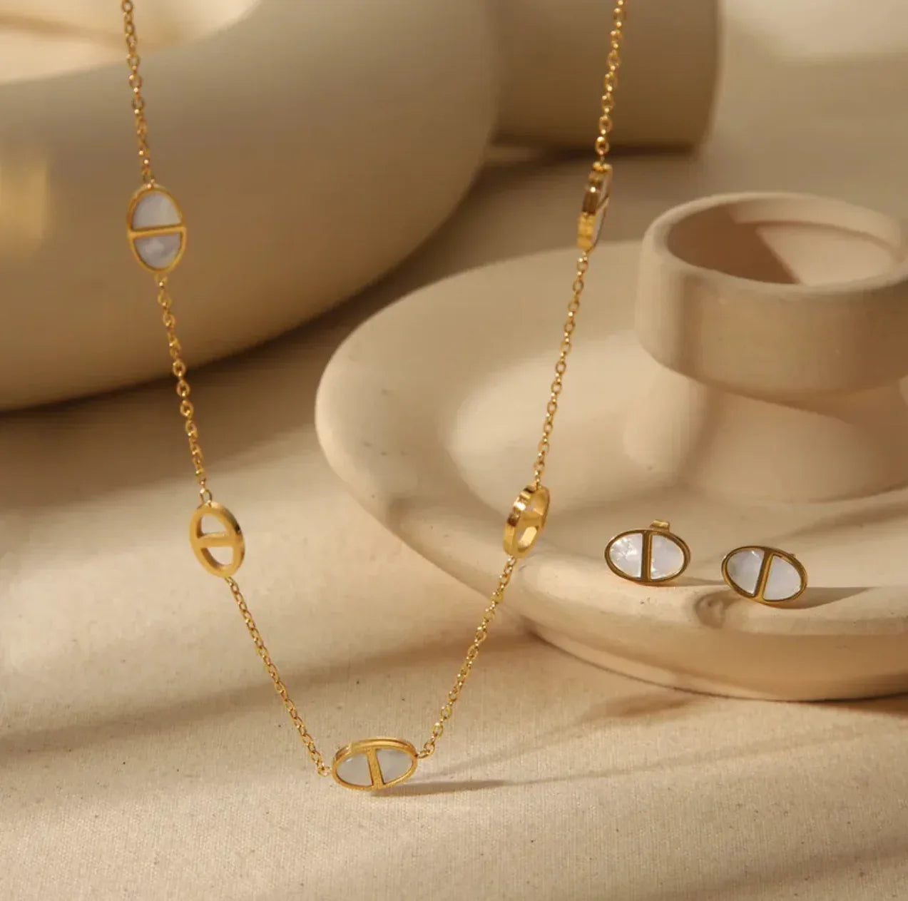 Ensemble Collier et boucles d'oreilles Ovale Nacre Dorée - NÜYA